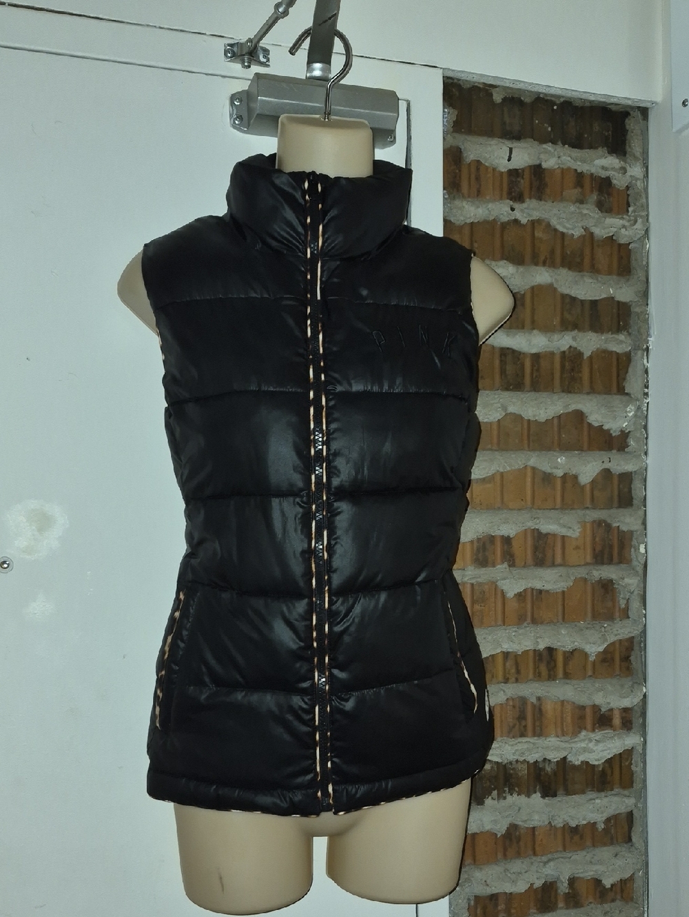 PINK Victoria's Secret Black Puffer Vest Leopard Trim Size XS Zip Pocketd